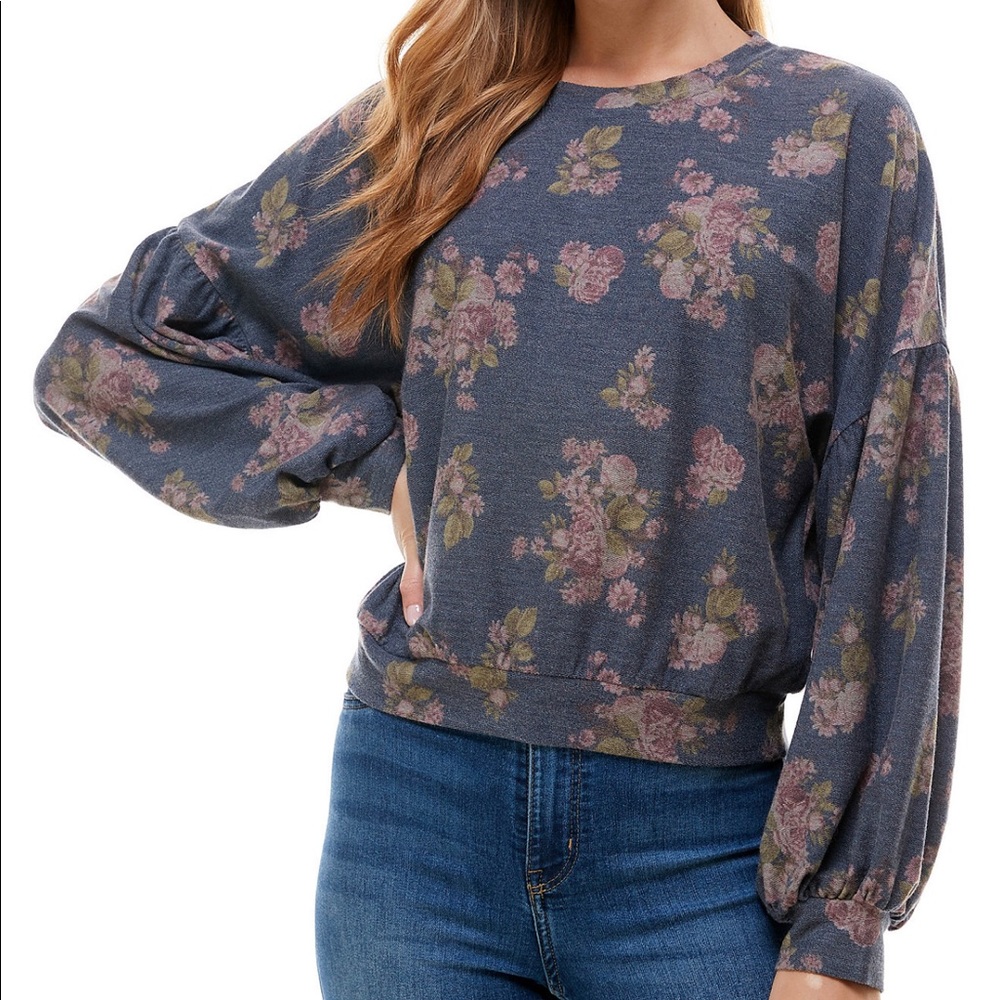 FINAL SALE!!! NWT Gypsies & Moondust Floral Puffed Sleeved Top